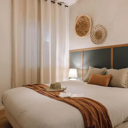 Daire Tinggi - 1 Bedroom And Balcony In Saldanha *