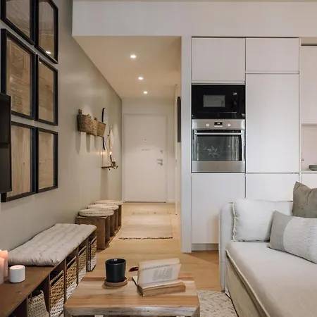 Daire Tinggi - 1 Bedroom And Balcony In Saldanha